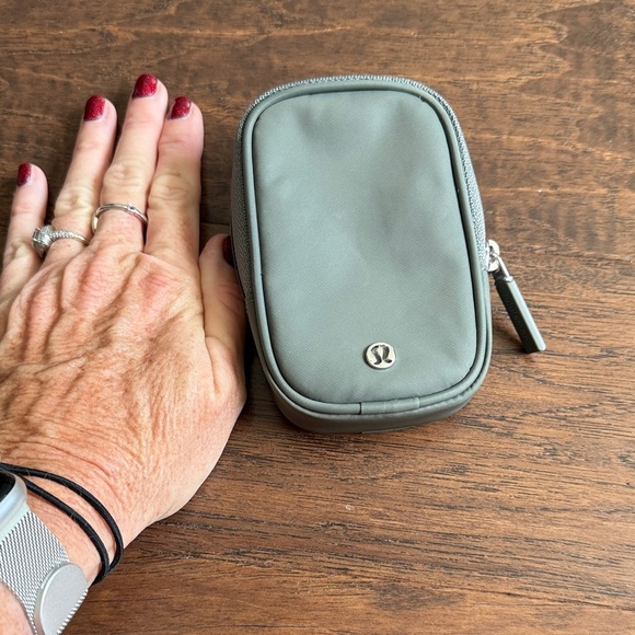 lululemon athletica nano pouch - Picture 5 of 5